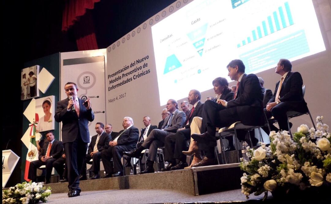 El director general del Seguro Social, MIkel Arriola, explicó que se instalarán más consultorios para tratamiento preventivo. /Tomada de @arriolamikel 