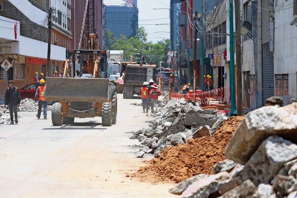 En calles aledañas a la obra se demolerán y reconstruirán 5 mil 207 metros cuadrados del arroyo vehicular y 3 mil 284 metros cuadrados de banquetas. Foto: Juan Boites | El Universal