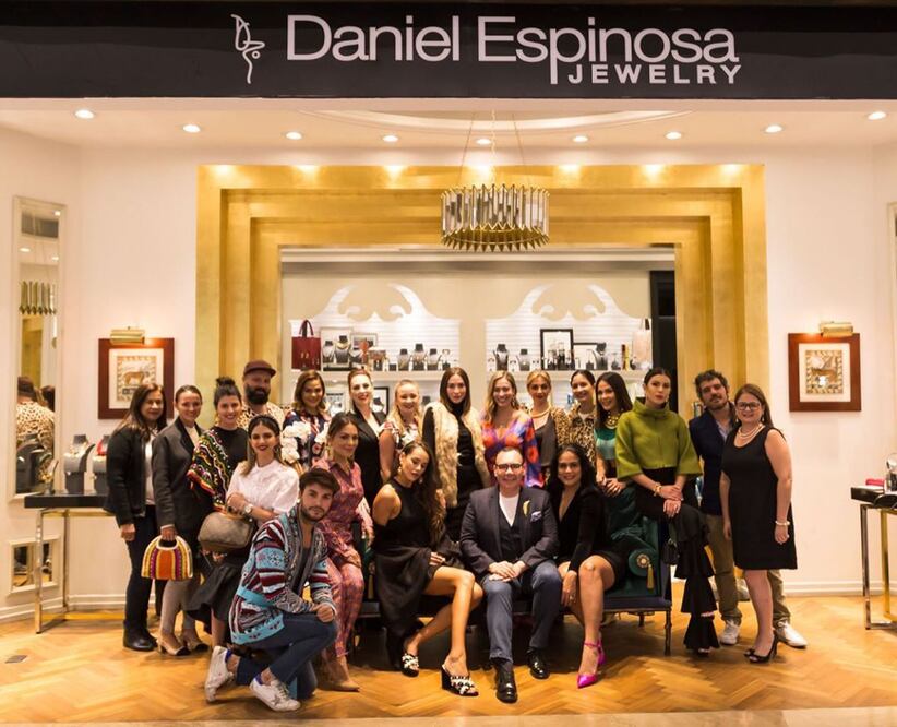 Daniel espinosa con su equipo. Foto: Instagram