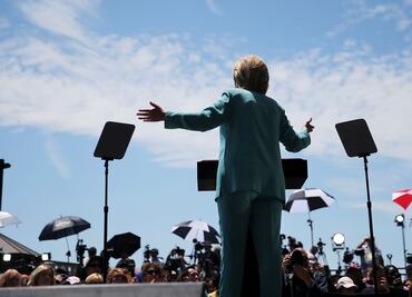 Cierran caso contra Hillary por correos