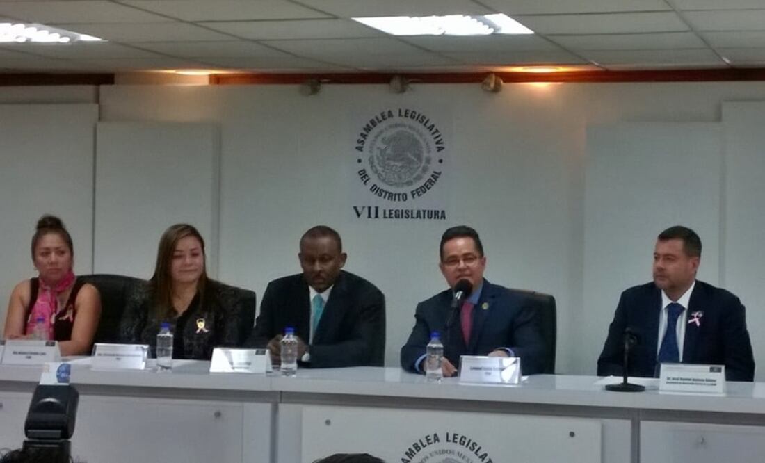La Asamblea Legislativa de la Ciudad de México firmó una carta compromiso con el embajador de Haití en México, Guy Lamothe, para trasladar a esa nación programas como “Médico en Tu Casa". Foto Especial
