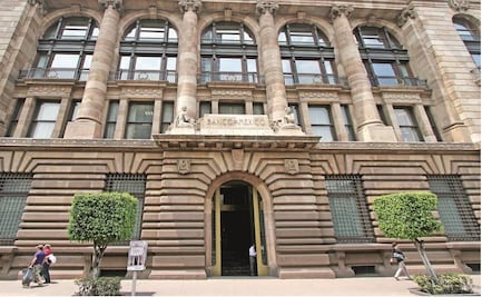 Mexico's post-Trump blues deepen as central bank chief to move on