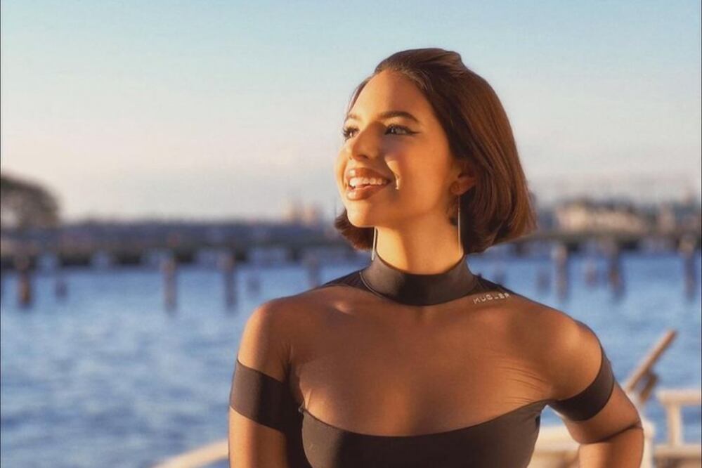 Ángela Aguilar demuestra que se puede lucir estilizada en pants y coleta. Foto: Instagram @angela_aguilar_