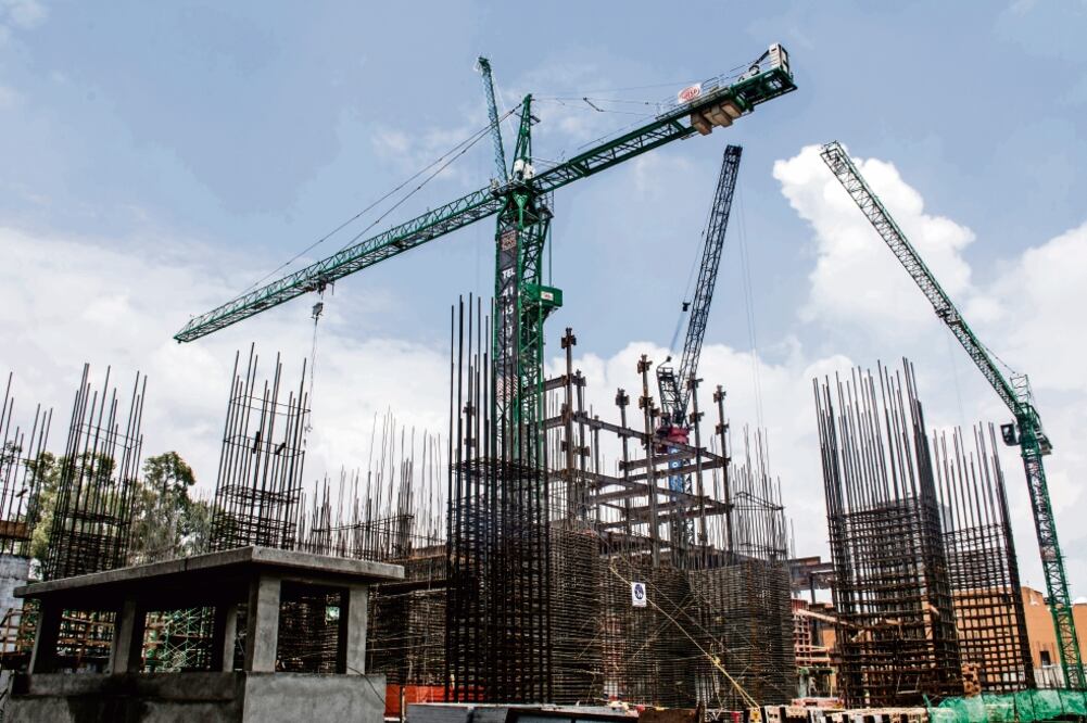 El proyecto consta de una torre de departamentos, torre de oficinas, centro comercial, hotel y un pequeño centro de convenciones. (MARIO JASSO. CUARTOSCURO.COM)