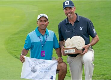 Hasta la abuela de Matt Kuchar se enteró de la polémica con el caddie mexicano