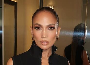 JLo se llevó todas las miradas con ceñido vestido de neopreno