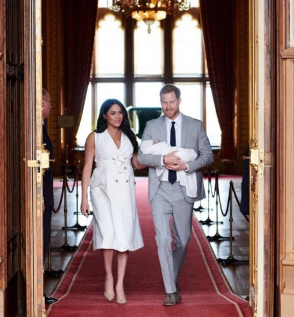 Meghan Markle se une a la tendencia de dejarse las canas, ¡y nos encanta!