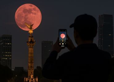 Luna de Fresa 2025 en México; consejos para tomarle foto con tu celular al fenómeno astronómico