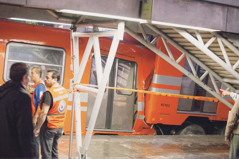En mayo de 2015 dos trenes colisionaron en la estación Oceanía. Entre los factores que provocaron el percance está una pendiente con siete grados de inclinación, según autoridades (ARCHIVO EL UNIVERSAL)