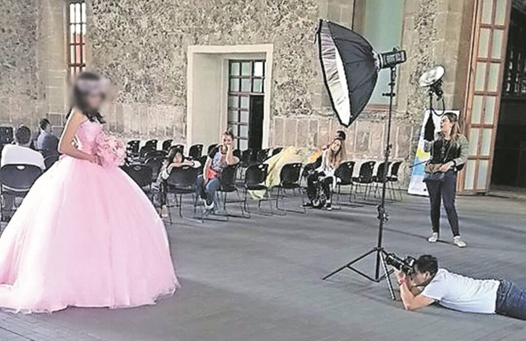 El patio de la Biblioteca México sirvió de escenario para una sesión fotográfica (ESPECIAL)