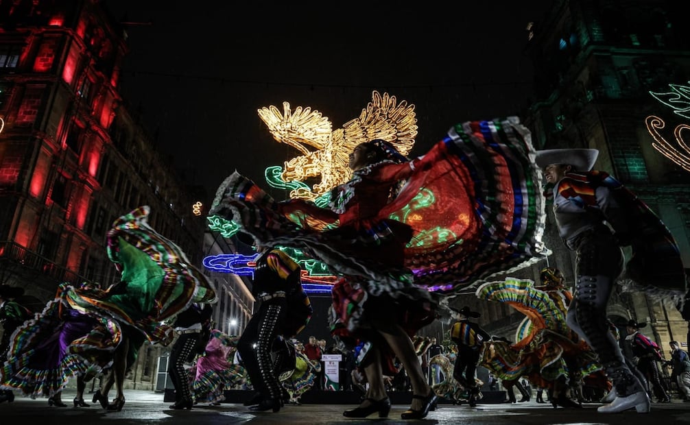 Encendido de luces conmemorativas del 216 aniversario de la independencia de México en el zócalo capitalino FOTOS Gabriel Pano El Universal