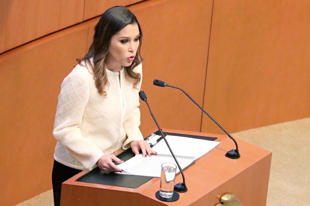 Ximena Puente de la Mora, comisionada presidenta del Inai, presentó su informe de labores de 2016 ante el pleno del Senado de la República (LUCÍA GODÍNEZ. EL UNIVERSAL)
