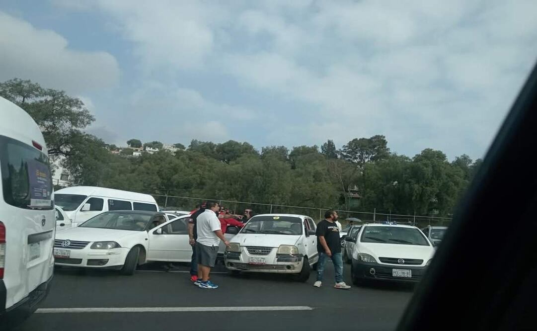 Bloqueo en la caseta México-Pachuca por desaparición del transportista Bernardo Aldana (23/07/2025). Foto: Especial