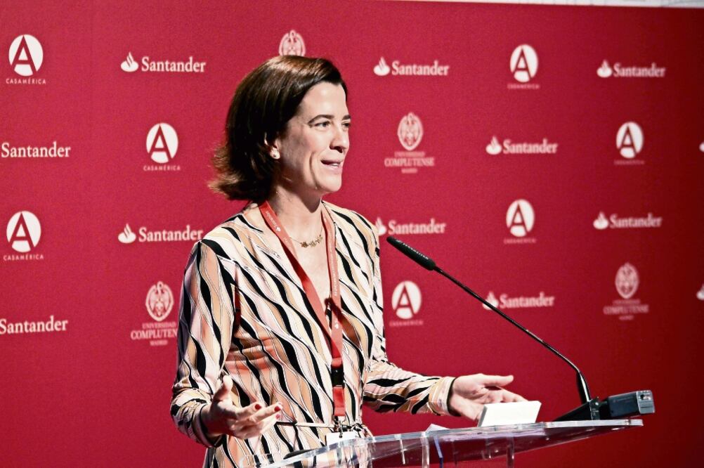 Alejandra Kindelán, directora del servicio de estudios y políticas públicas de Santander, destacó que la Fed actúa con cautela para subir tasas debido a las condiciones globales y al efecto del Brexit (CORTESÍA SANTANDER)