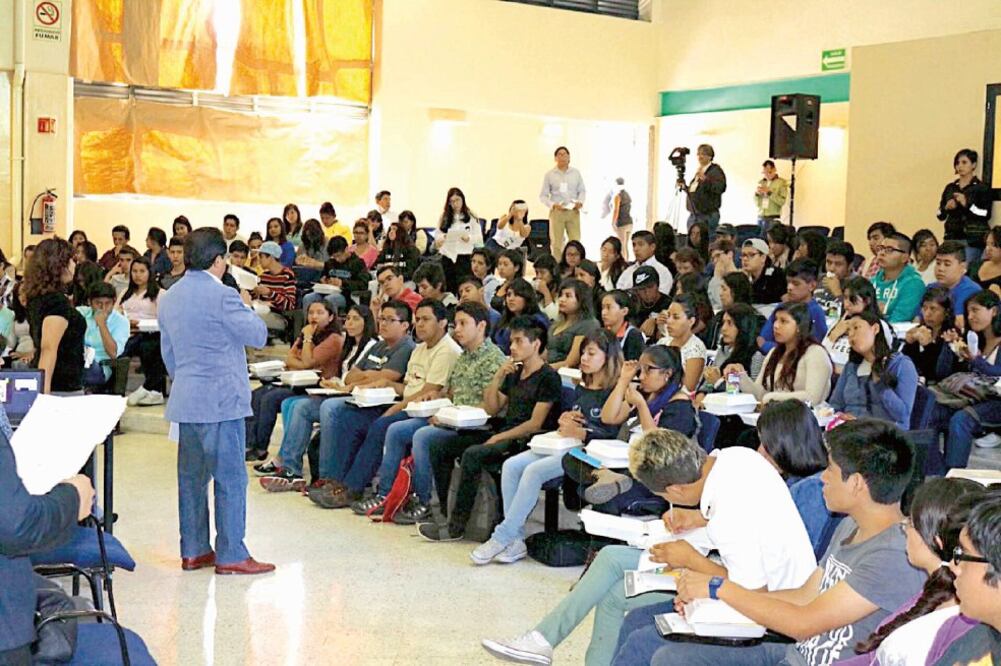 PREPÁrate se conforma de ocho sesiones, y es impartida a 3 mil jóvenes beneficiarios de Prepa Sí (ARCHIVO EL UNIVERSAL)