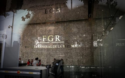 Se reportan disparos en inmediaciones de sede de FGR donde madres buscadoras mantienen plantón; institución dice que fueron hechos ajenos