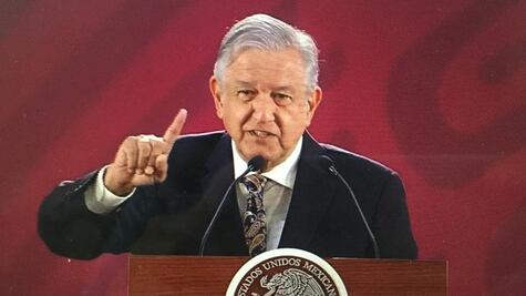 "Lo que diga mi dedito": las peculiares formas de AMLO para evadir temas de los que no quiere hablar