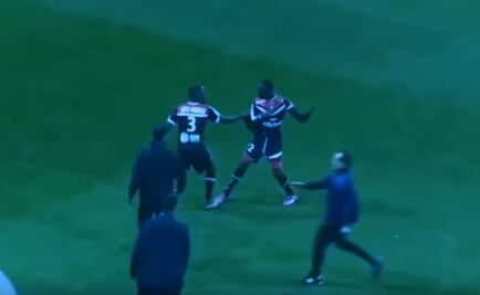 Video. Lo expulsan y hace el peor berrinche del futbol