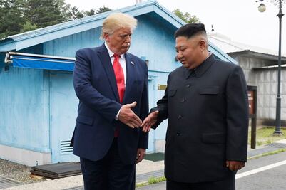 Trump celebra histórico encuentro con Kim Jong-un en frontera intercoreana
