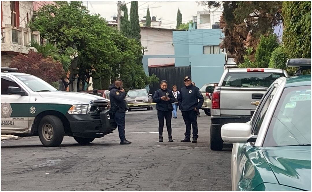 De acuerdo a las primeras versiones, la mañana del 28 de junio de 2024, oficiales acudieron a la calle Cerrada Pablo Sánchez, en la colonia Guadalupe Victoria, luego de ser informados de una persona inconsciente, quien más tarde fue confirmada sin vida. Foto:  Ivan Montaño / EL UNIVERSAL