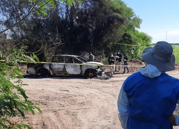 Localizan camioneta quemada con un cuerpo en su interior en Navolato, Sinaloa