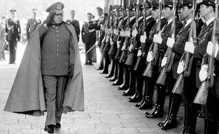 Por estar muerto, absuelven a Pinochet de delito