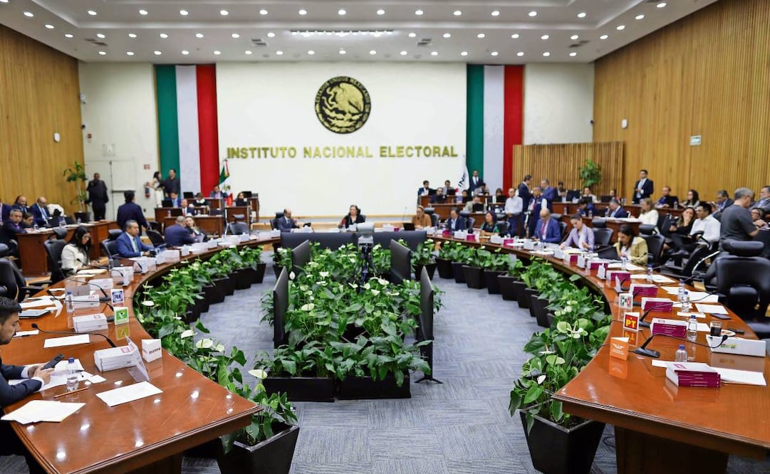 Entre los aspirantes también destaca
personal de la burocracia electoral.
FOTO: Graciela López / CUARTOSCURO.COM