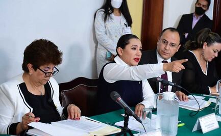 Alcaldesa Sandra Cuevas dice que es por disciplina y orden el borrado de rótulos en puestos