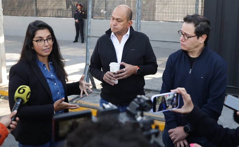 Juan Nuñez, Subdirector de operaciones del Palacio de los Deportes y Fernanda Martínez, Directora de comunicación de OCESA. Foto: Carlos Mejía/ EL UNIVERSAL.