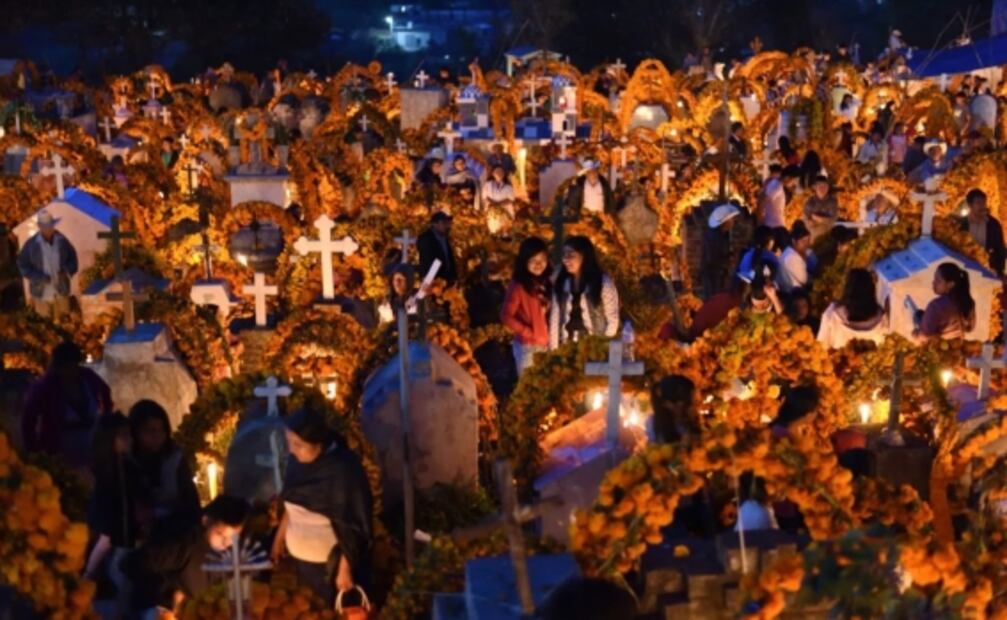 Tradiciones de Día de Muertos que sobrevivieron a la pandemia, aglomeraciones en aumento y la llegada del frío