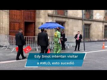 Con regalos y pastel, Edy Smol intentan visitar a AMLO en Palacio Nacional