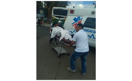 Mujer da a luz en el interior de un taxi en Neza