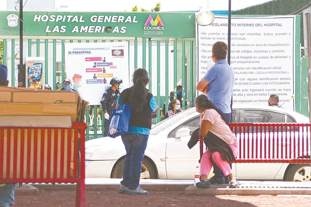 Luego de que familiares de pacientes con coronavirus agredieran al personal médico de este hospital, se asignaron elementos de seguridad de los tres niveles de gobierno para resguardar su interior y alrededores. Foto: CARLOS MEJÍA. EL UNIVERSAL