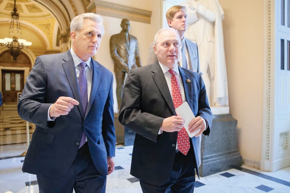Republicanos trabajan en el Capitolio, en Washington, sobre la legislación para endurecer medidas a refugiados sirios e iraquíes que busquen entrar a EU (J. DE SCOTT APPLEWHITE. AP)
