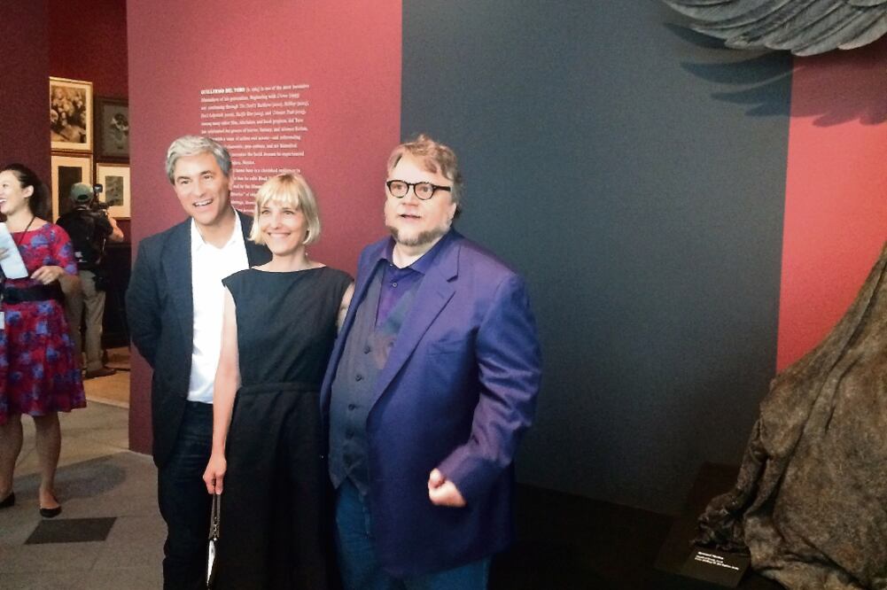 Michael Govan director del LACMA, Britt Salvensen, curadora, y Del Toro (MARIO PACHECO. EL UNIVERSAL)