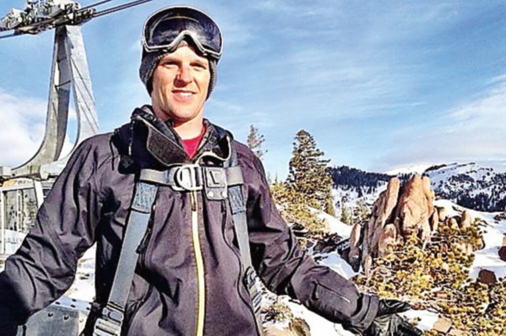 Roner realizó el salto como parte de un grupo de cuatro paracaidistas (ARCHIVO EL UNIVERSAL)