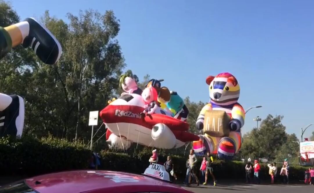 Cierran Reforma por desfile navideño