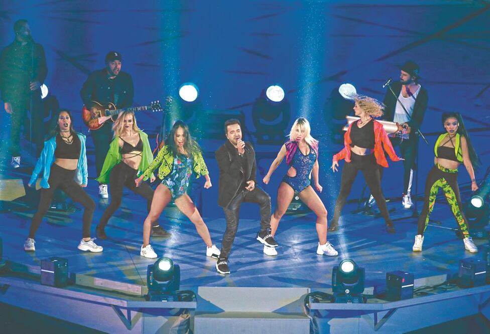 Los cinco minutos de “Des pacito” ba staron para darle movimiento y luz a una ceremonia que duró casi tres horas. Fotos/REUTERS Y EFE