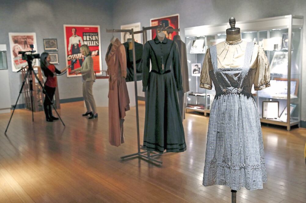 Se trata de la pieza vestida por Judy Garland en su viaje hacia Oz (REUTERS)