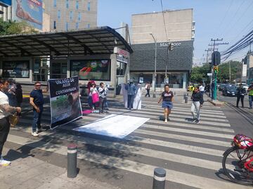 Vecinos de alcaldía Benito Juárez bloquean Insurgentes y Xola; exigen resultados de estudios a agua contaminada, caso ocurrido hace un año