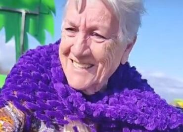 TikTok: Abuelita sube a atracción acuática y su reacción se viraliza en redes