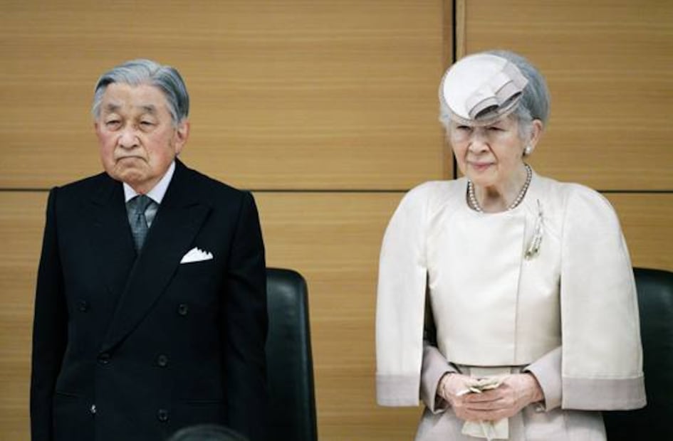 Akihito, primer emperador japonés en abdicar en dos siglos