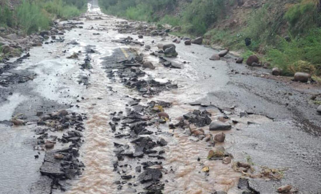 Intensas lluvias en Sonora dañan la carretera de Bavispe a Bacerac en Sonora (18/08/2025). Foto: Especial