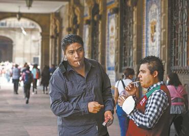 Multas de hasta 3 mil pesos, entre las sanciones a fumadores que violen Ley Antitabaco en CDMX