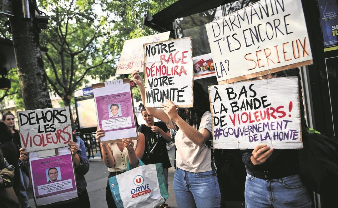 Las feministas de NousToutes se manifestaron en París contra el gobierno, cuyo ministro de Discapacidad enfrenta acusaciones de violación. Foto: Christophe Archambault/ AFP.