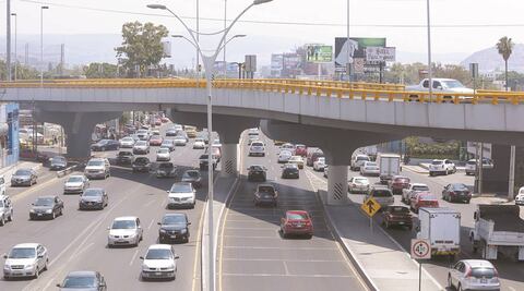 Este martes 19 de noviembre no circulan autos con engomado rosa