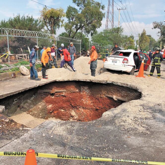 Por la presencia de socavones en Ecatepec la vida de la población que vive en el municipio corre peligro, aseguraron autoridades. ESPECIAL