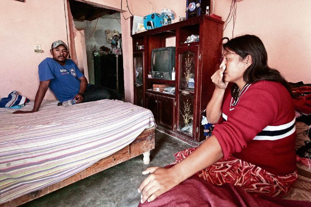 Sanjuana Vázquez, madre de Joel, un chico de 19 años que se colgó la madrugada en marzo de 2015, afirma que el muchacho le decía “que se iba a matar”, o la amenazaba con cortarse con un cuchillo, hasta que se quitó la vida (HÉCTOR GARCÍA. VANGUARDIA)