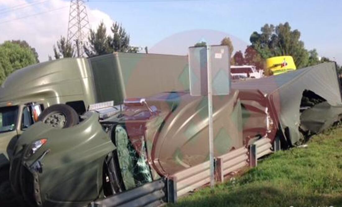 Vuelca tráiler de Sedena en la Texcoco-Lechería