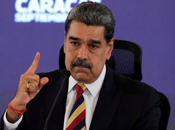 "No a los golpes de Estado dados por la CIA", revira Maduro en medio de despliegue militar de EU